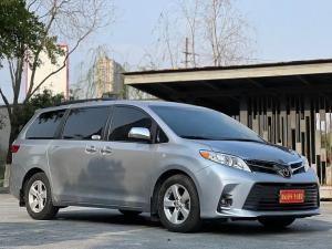 Toyota Sienna 2018 Бензин