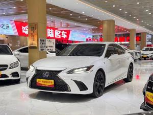 Lexus ES 2022 Гибрид