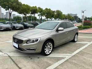 Volvo S60 2015 Бензин