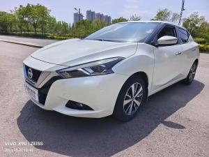 Nissan Bluebird 2018 Бензин