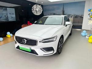 Volvo S60 2024 Подключаемый гибрид