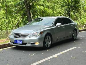 Lexus LS 2011 Бензин