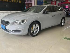 Volvo V60 2015 Бензин