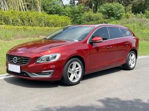 Volvo V60 2015 Бензин