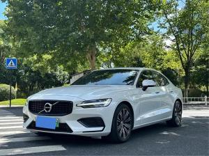 Volvo S60 2020 Подключаемый гибрид
