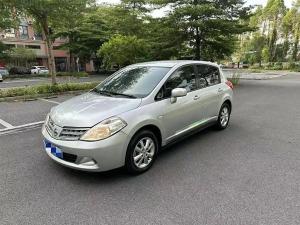Nissan  Tiida 2008 Бензин