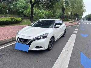 Nissan Bluebird 2017 Бензин