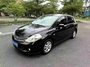 Nissan  Tiida 2009 Бензин
