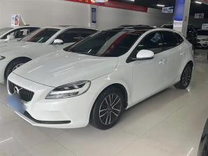 Volvo V40 2018 Бензин