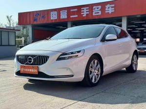 Volvo V40 2018 Бензин