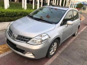 Nissan  Tiida 2010 Бензин