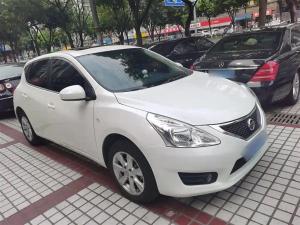 Nissan  Tiida 2015 Бензин