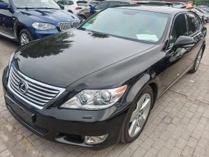 Lexus LS 2011 Бензин