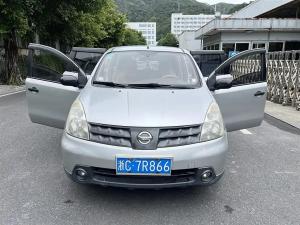 Nissan Livina 2009 Бензин