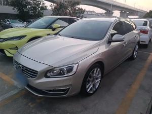 Volvo V60 2018 Бензин