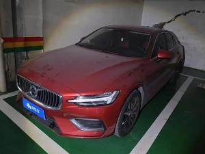 Volvo S60 2021 Бензин