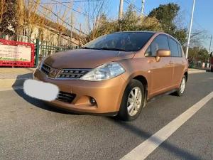 Nissan  Tiida 2008 Бензин