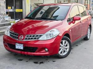 Nissan  Tiida 2010 Бензин