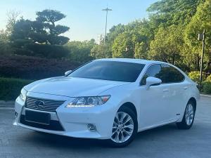 Lexus ES 2015 Гибрид