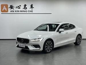 Volvo S60 2024 Подключаемый гибрид