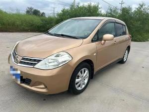 Nissan  Tiida 2011 Бензин