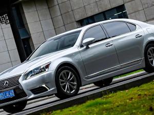 Lexus LS 2014 Бензин