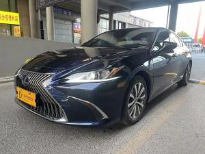Lexus ES 2021 Гибрид
