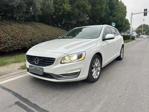 Volvo V60 2015 Бензин