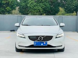 Volvo V40 2018 Бензин