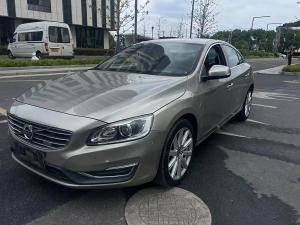 Volvo S60 2015 Подключаемый гибрид