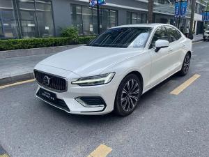 Volvo S60 2023 Гибрид