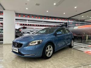 Volvo V40 2015 Бензин