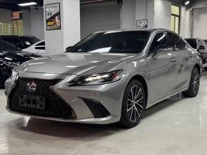 Lexus ES 2021 Гибрид