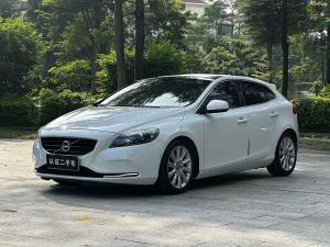 Volvo V40 2015 Бензин