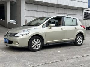 Nissan  Tiida 2009 Бензин