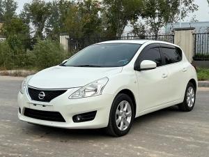 Nissan  Tiida 2012 Бензин