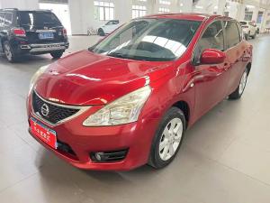 Nissan  Tiida 2013 Бензин