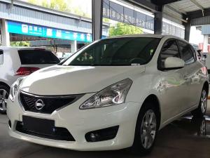 Nissan  Tiida 2011 Бензин