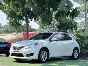 Nissan  Tiida 2013 Бензин