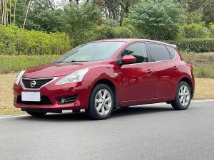 Nissan  Tiida 2013 Бензин