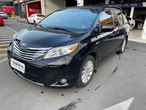 Toyota Sienna 2017 Бензин