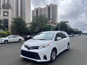 Toyota Sienna 2018 Бензин