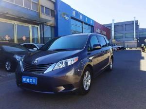 Toyota Sienna 2017 Бензин