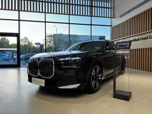 BMW i7 2023 Электрический