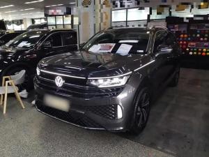 Volkswagen Tavendor 2023 Бензин