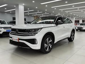 Volkswagen Tavendor 2023 Бензин