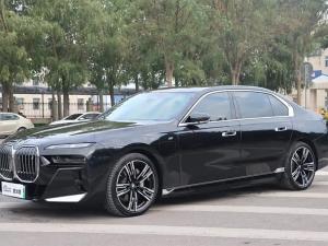BMW i7 2023 Электрический