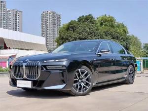 BMW i7 2023 Электрический