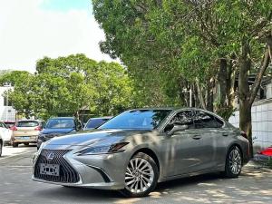Lexus ES 2021 Гибрид