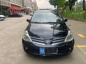 Nissan  Tiida 2009 Бензин